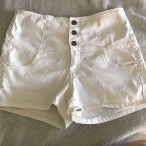 White high waisted short